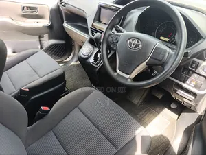 Toyota Voxy 2019 Silver
