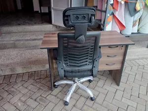 Modern Local Office Desk and Office Chair