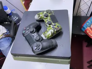 Ps4 Slim Chipped With 8 Games+ 2 Controller
