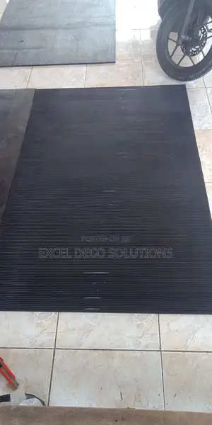 Strong Ribbed Floor Mat – Perfect for Busy Areas