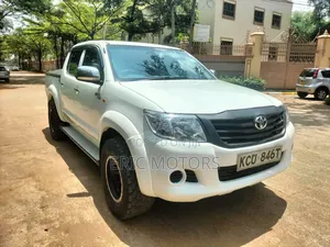Toyota Hilux 2012 Pearl