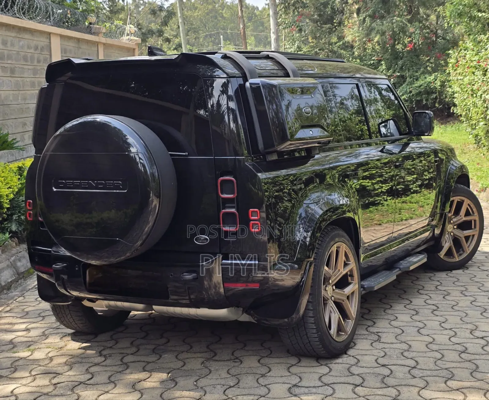 Land Rover Defender 2022 Black
