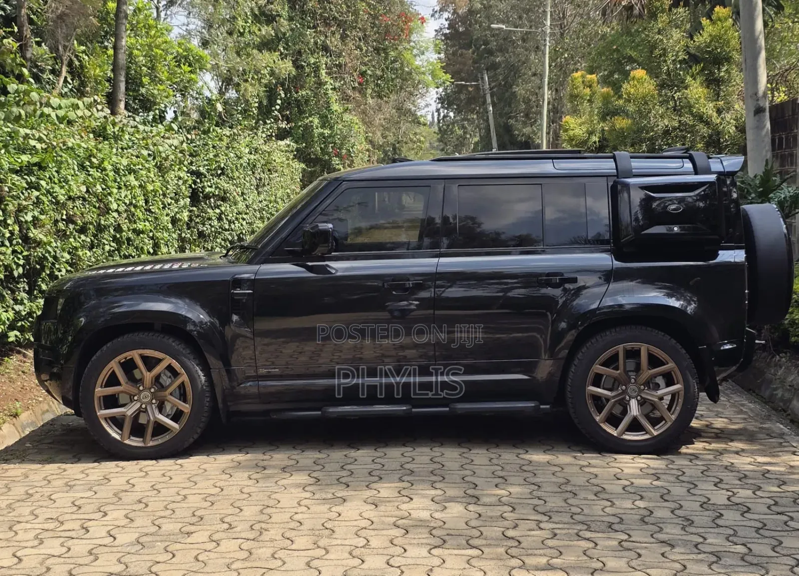 Land Rover Defender 2022 Black
