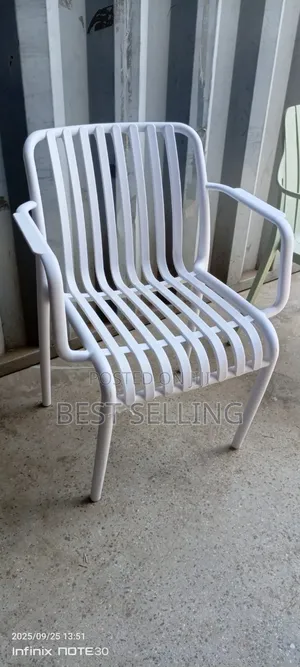 Strong Plastic Chair for Restaurant