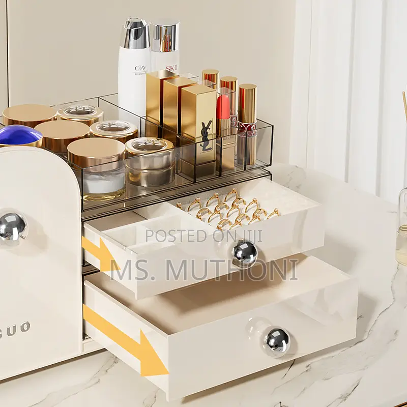 Stylish Large Capacity Make-Up Organizer