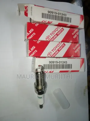 Spark Plugs Toyota Auris (Genuine)