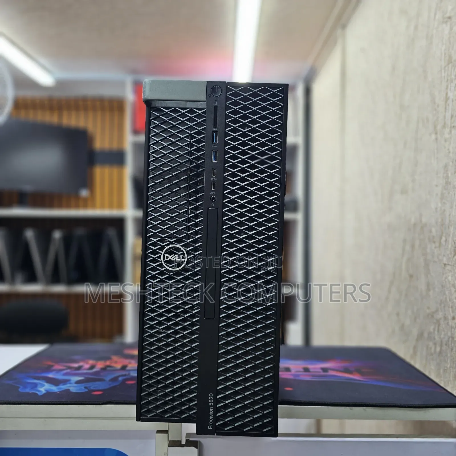 Desktop Computer Dell Precision 5820 32GB Intel Xeon SSD 512GB