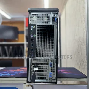 Desktop Computer Dell Precision 5820 32GB Intel Xeon SSD 512GB