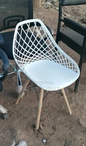 Mesh Back Eames Chair at Salon Chair