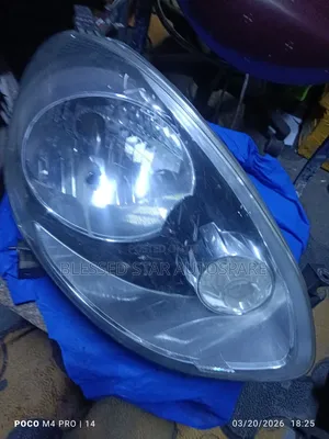 Nissan March H Light 2012 ()