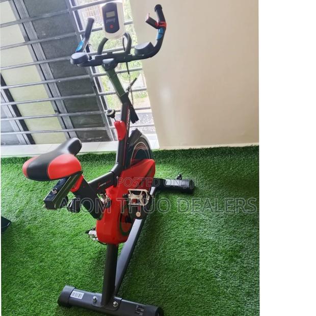 Sh 100 Spin Bike
15kg Flywheel
120kg Weight Load