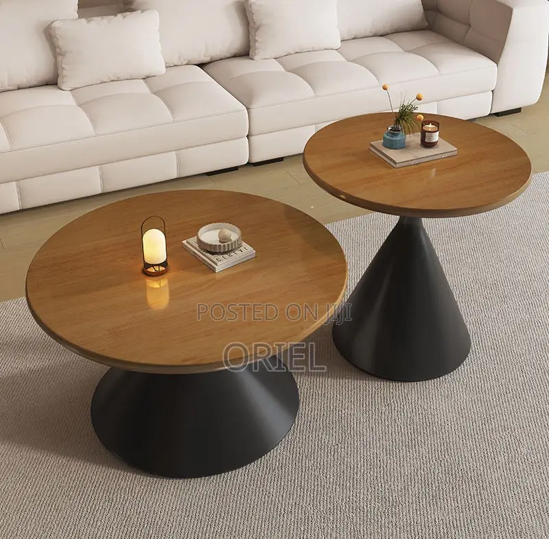 Coffee Tables: Round Coffee Table With Smooth Surface Finish