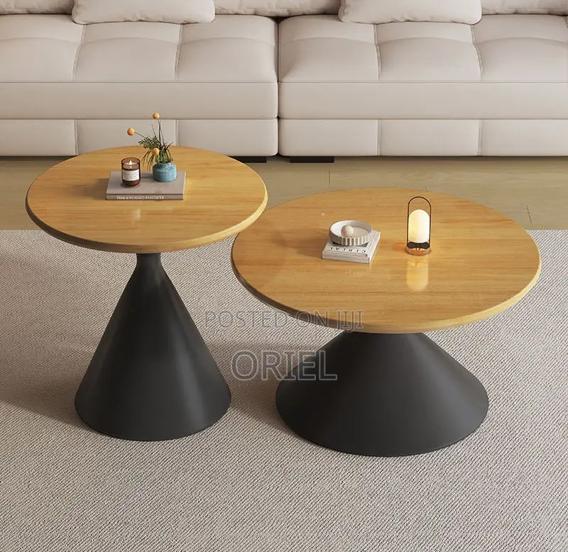 Coffee Tables: Round Coffee Table With Smooth Surface Finish