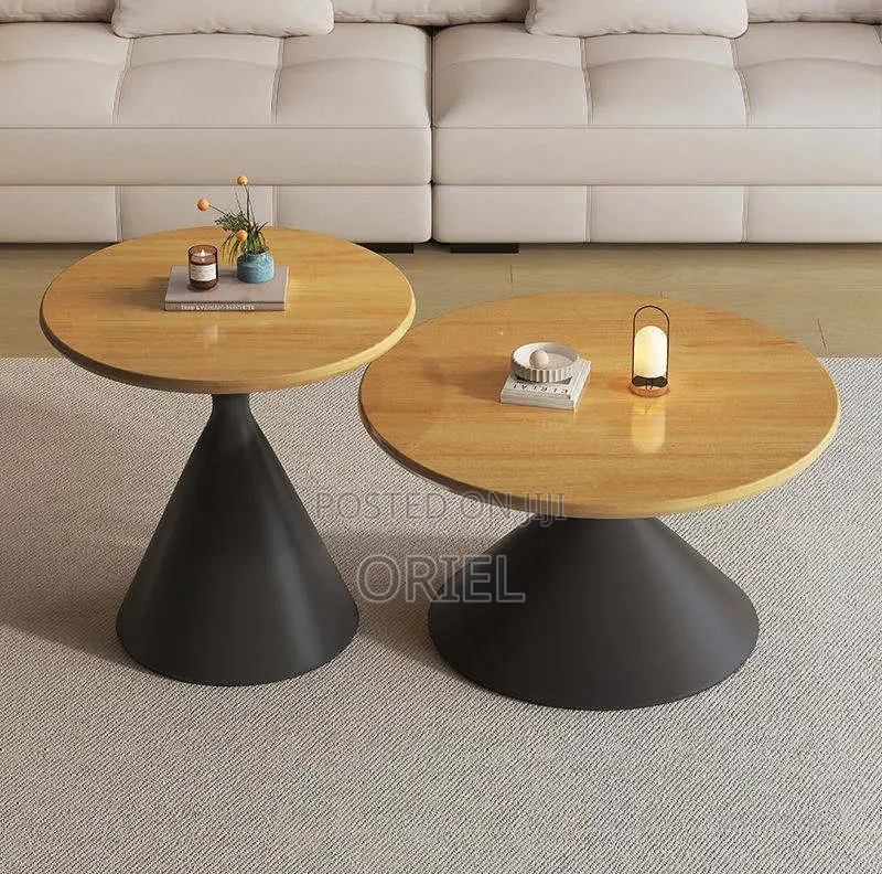 Coffee Tables: Round Coffee Table With Smooth Surface Finish