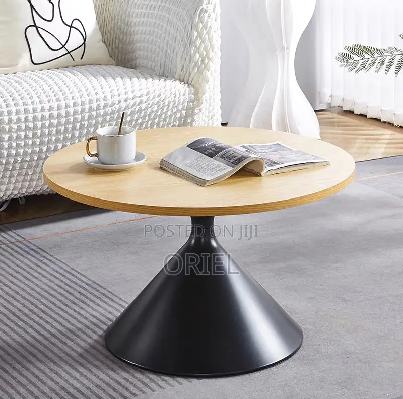 Coffee Tables: Round Coffee Table With Smooth Surface Finish