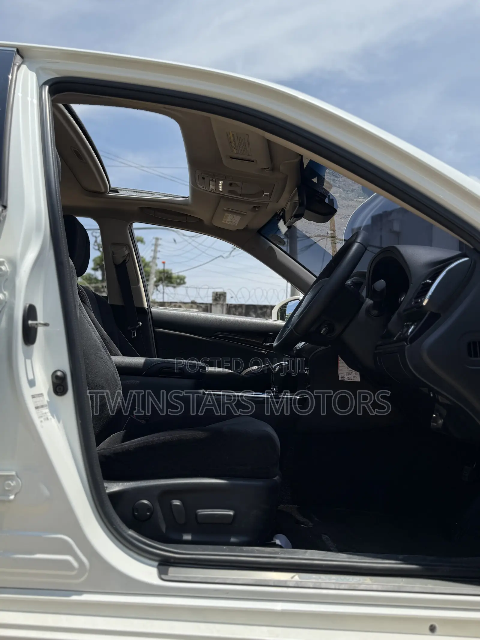 Toyota Crown 2018 White