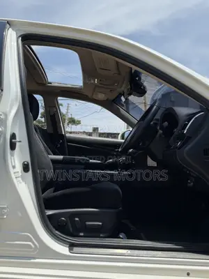 Toyota Crown 2018 White