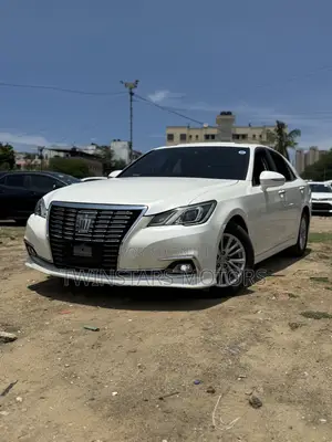 Toyota Crown 2018 White