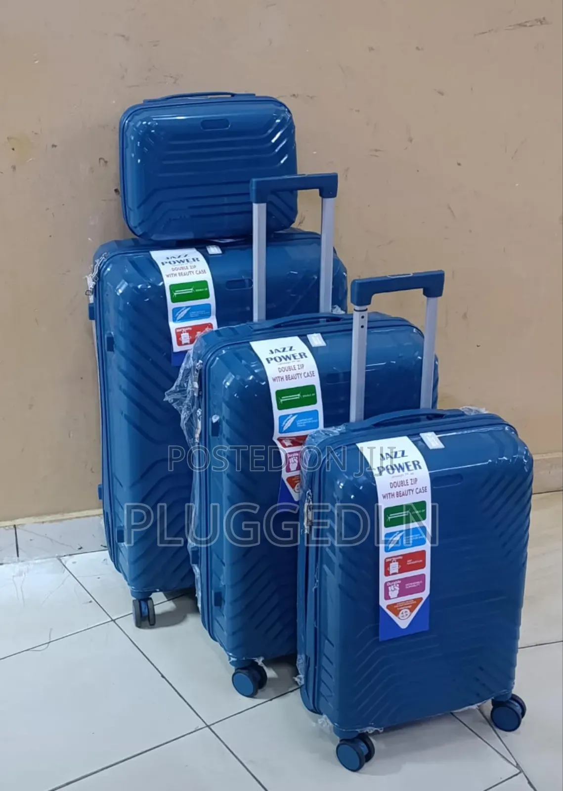 *4 in 1 Luxurious Unbreakable Suitcase*