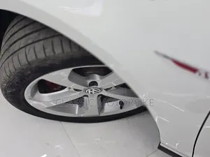 Volkswagen Golf 2018 Pearl