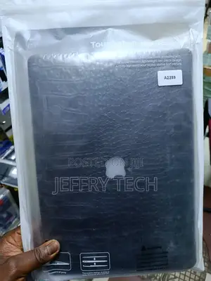 Crocodile-Texture Hardcase Is for a Macbook Pro 13-Inch (Model A2289,
