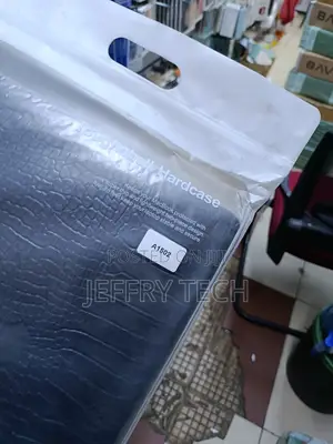 Crocodile Grain Pu Leather Hardshell Case for a Macbook, Model A1502
