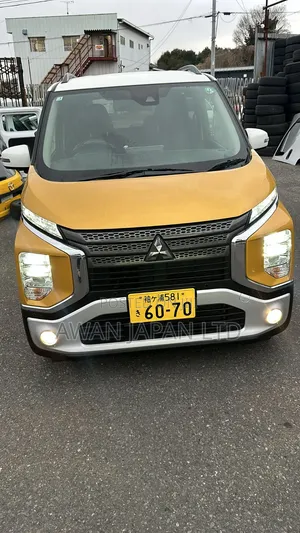 Mitsubishi EK Wagon 660 Hybrid FWD 2019 Yellow