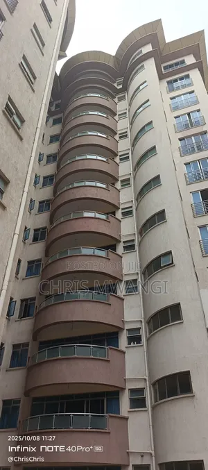3bdrm Block of Flats in Lavington Mall, Valley Arcade for sale