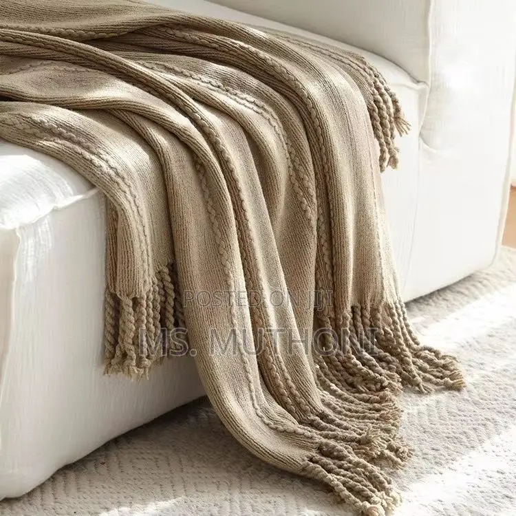 Jacquard Knitted Throw Blanket With Tassels,