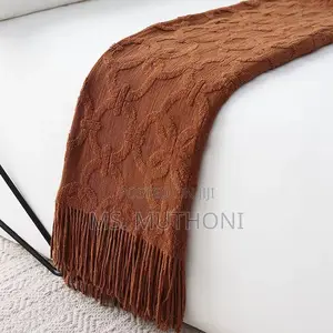 Mocha / White Textured Throw Blanket Self-Pattern Chain Link Design