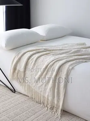 Mocha / White Textured Throw Blanket Self-Pattern Chain Link Design