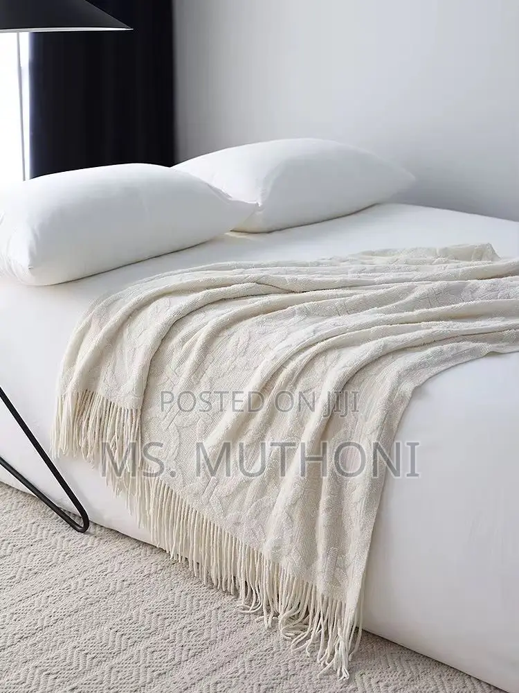 Mocha / White Textured Throw Blanket Self-Pattern Chain Link Design