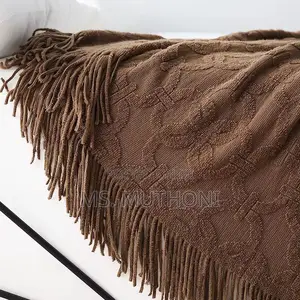 Mocha / White Textured Throw Blanket Self-Pattern Chain Link Design