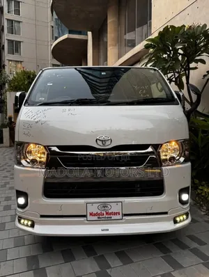 Toyota HiAce 2019 White