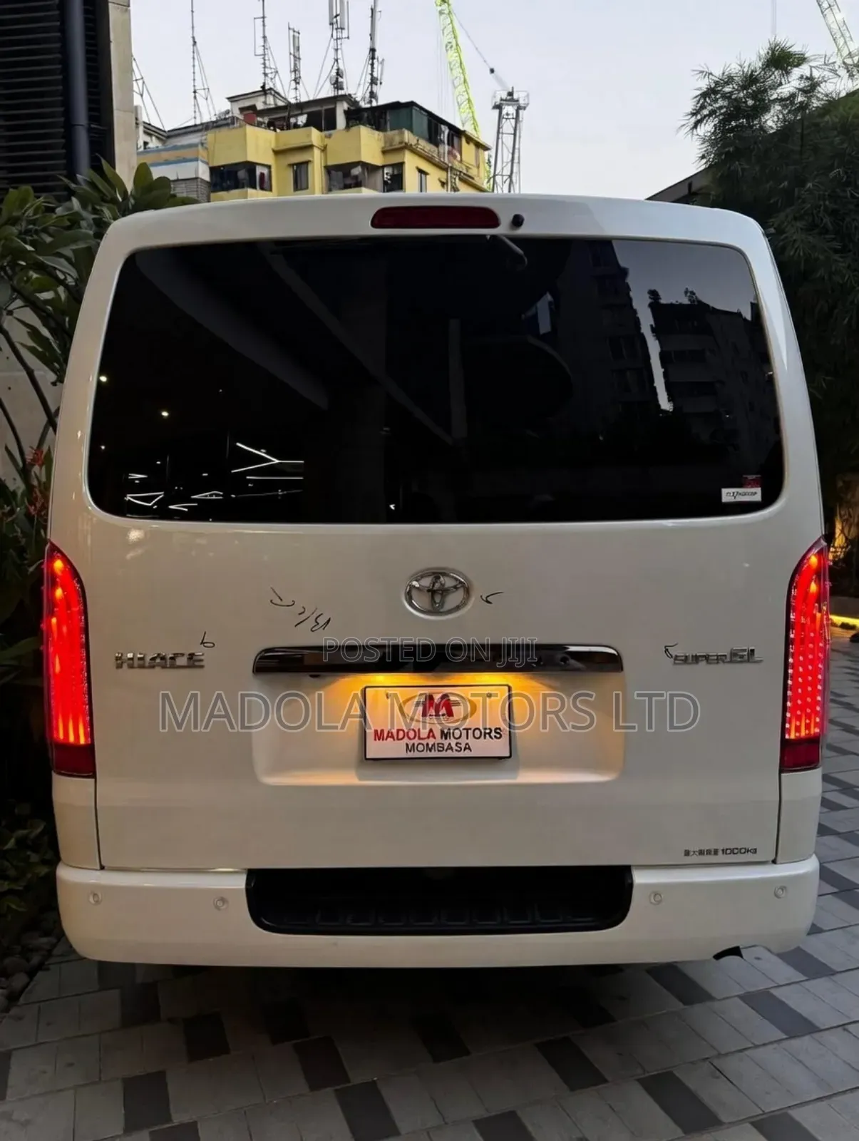 Toyota HiAce 2019 White