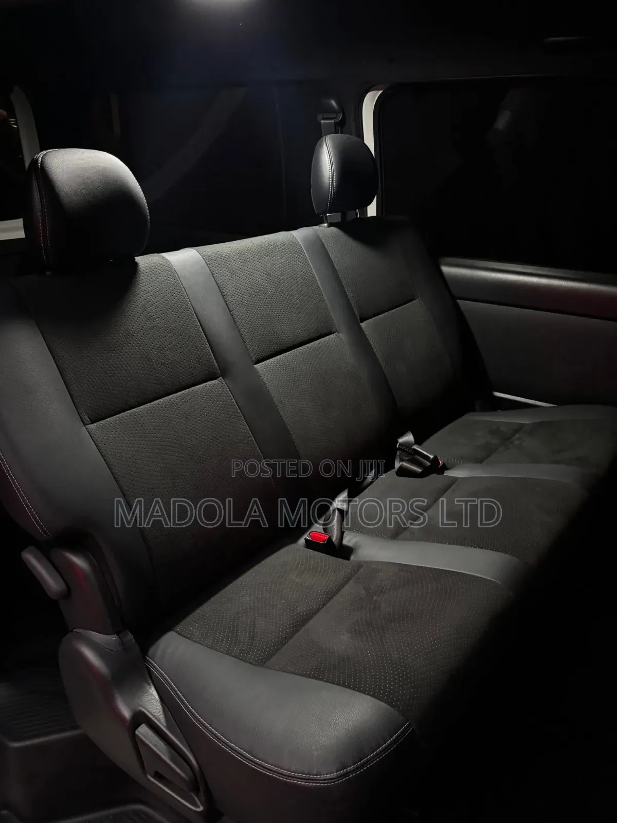 Toyota HiAce 2019 White