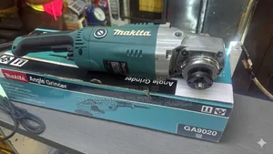 Heavy Duty Makita Angle Grinder (Ga9020) - 9-Inch (230mm)