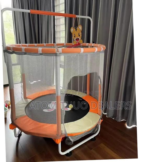5ft Trampoline for Kids With Safety Enclosure - main view