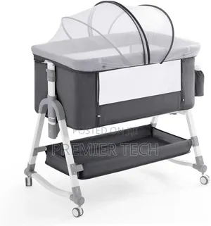 Baby Co Sleeper With a Changing Pad