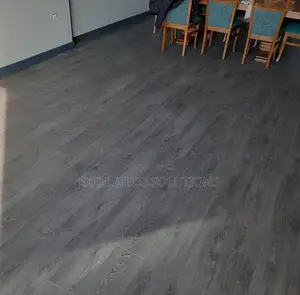 Dryback Vinyl Planks – Durable and Easy to Clean Floor