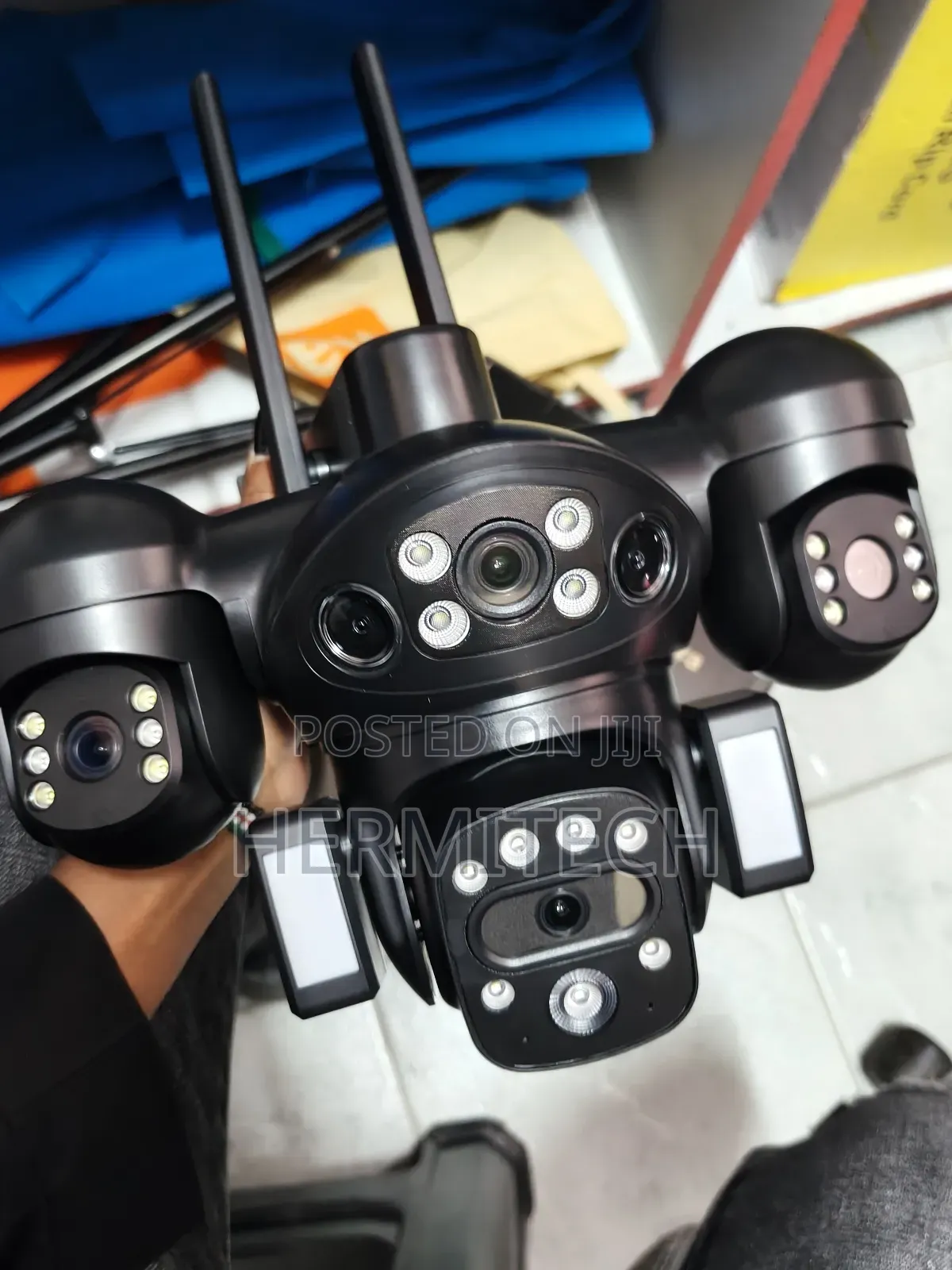 Adjustable Angles PTZ Solar Energy Powered CCTV With 4 Screen Display