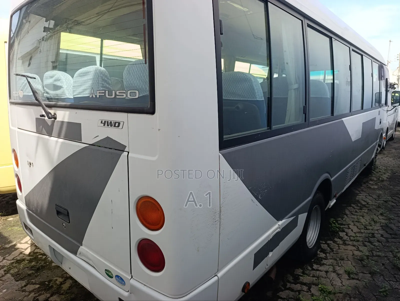 Mitsubishi Fuso Rosa 2019 White