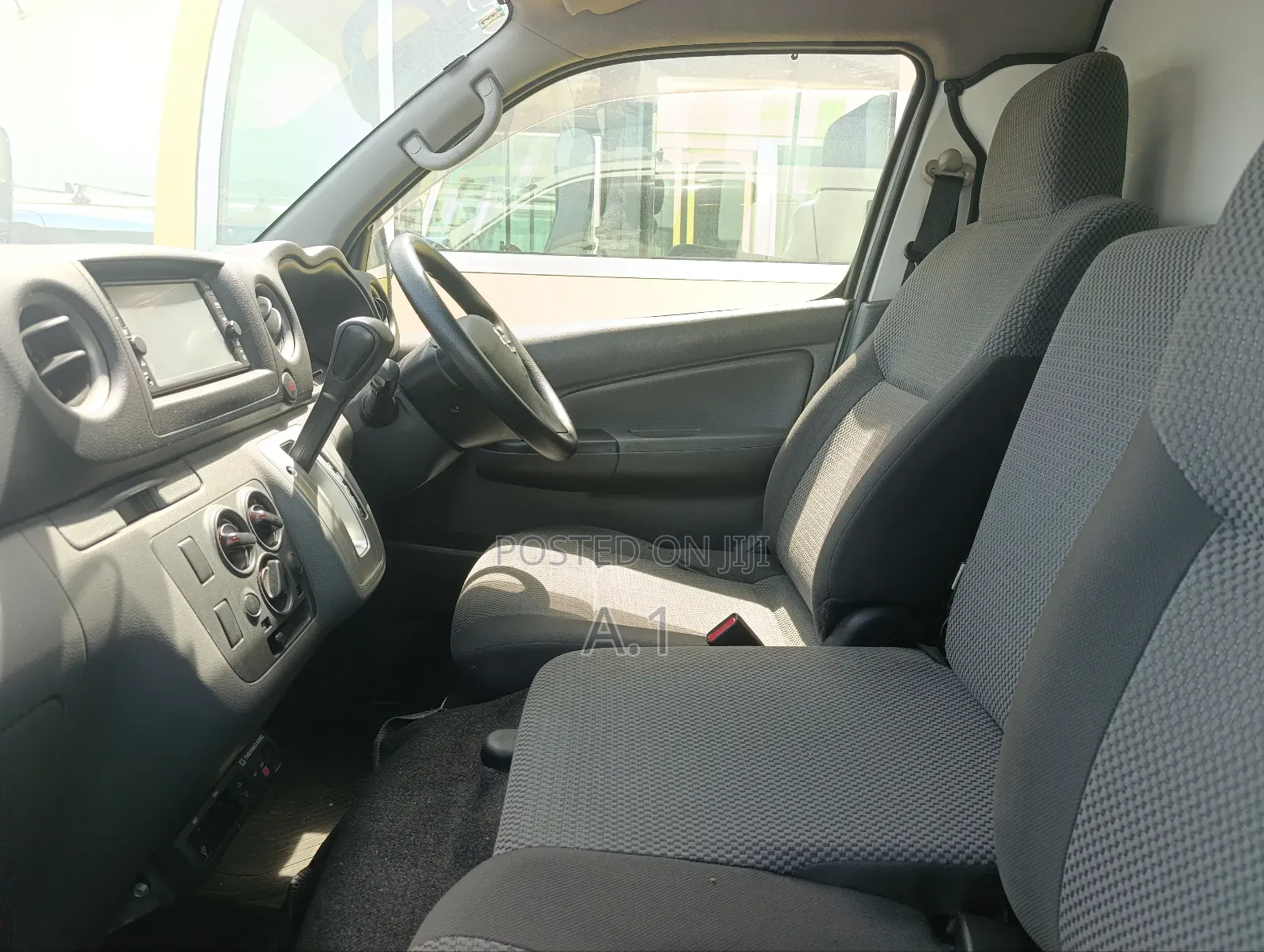 Nissan Caravan (Urvan) 2019 White