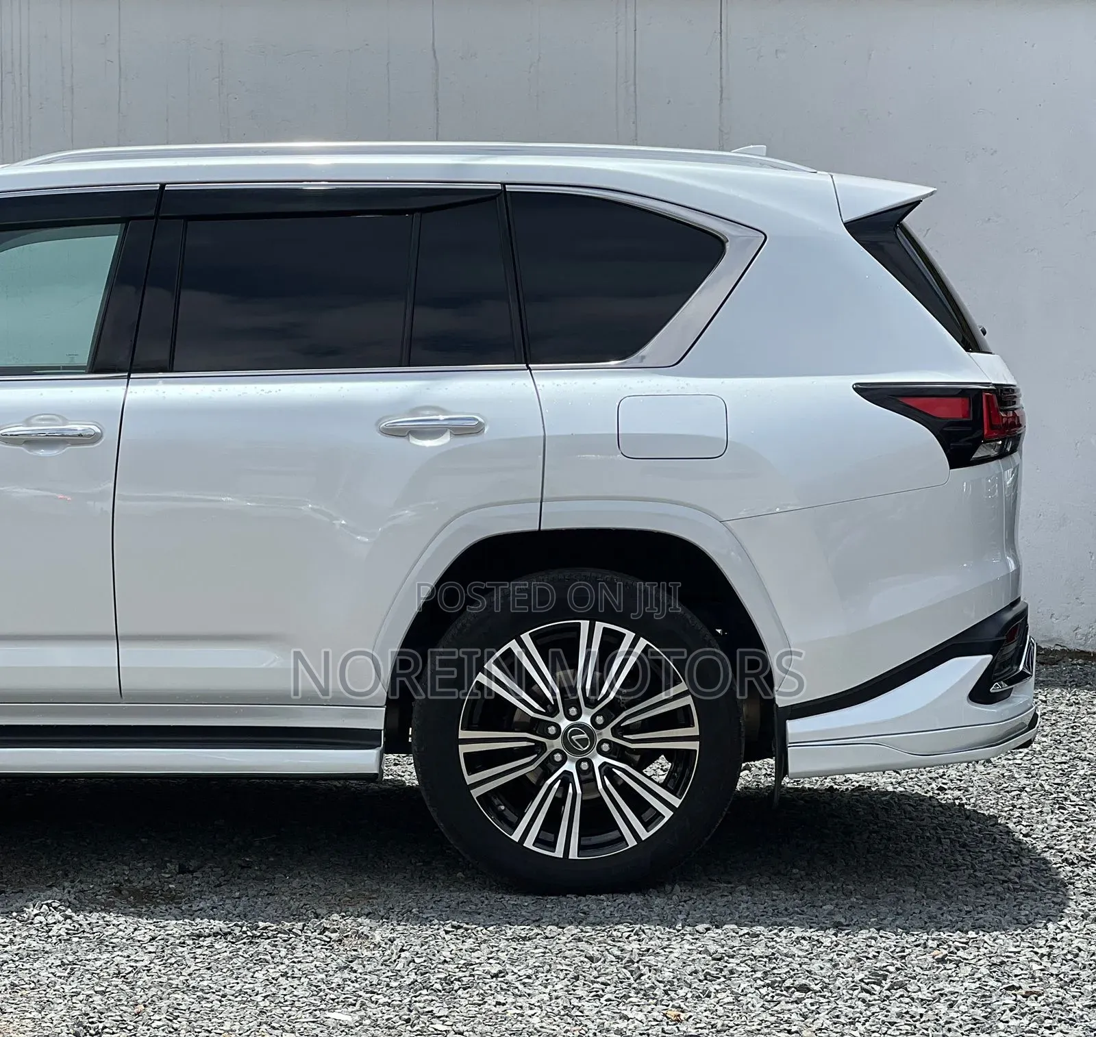 Lexus LX LX 600 2023 White