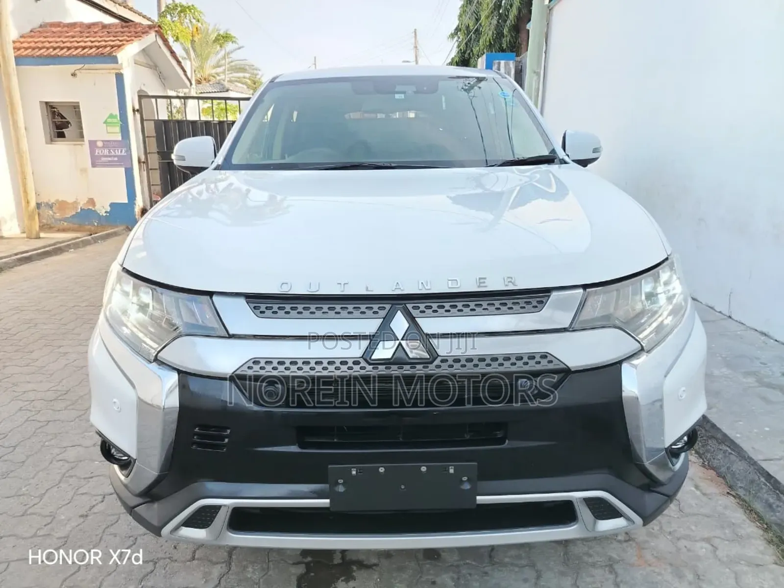 Mitsubishi Outlander 2018 White