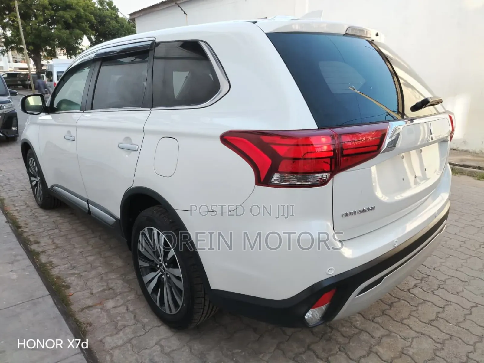 Mitsubishi Outlander 2018 White