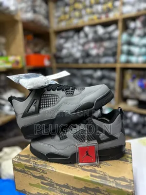 Jordan 4 Retro Sneakers