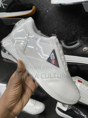 Tommy Sneakers
