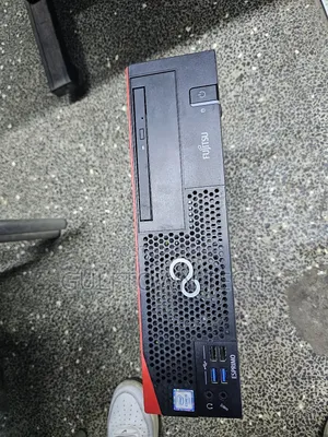 Desktop Computer Fujitsu Esprimo P557/power 8GB Intel Core i5 HDD 160GB
