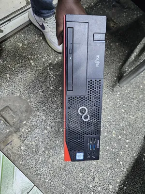 Desktop Computer Fujitsu Esprimo P557/power 8GB Intel Core i5 HDD 160GB